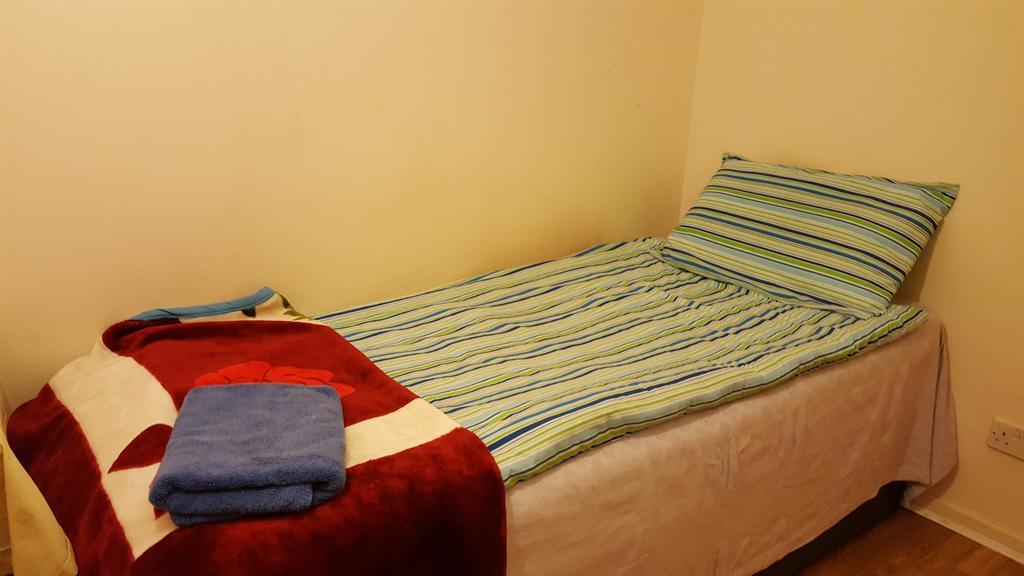 Cherry House & Self Catering Hotel ลีดส์ ภายนอก รูปภาพ